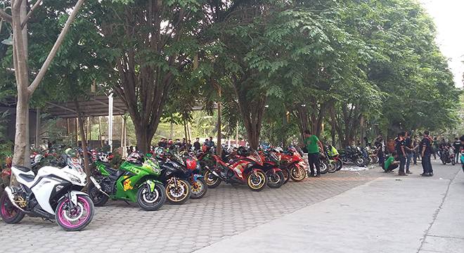 Ribuan Motor Ninja Ramaikan Anniversary Ke-6 Ninja Cirebon Club (NCC)