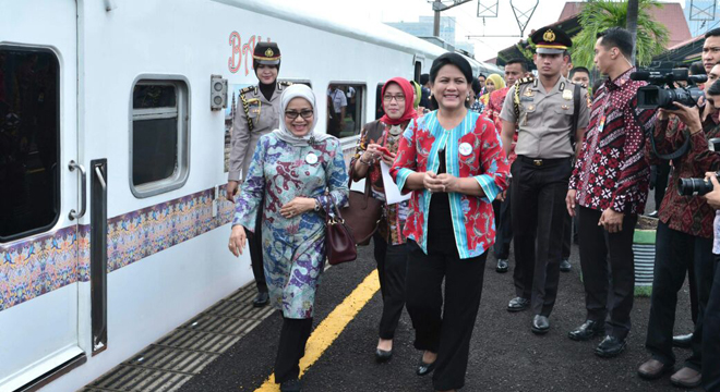 Ini yang Dilakukan Istri Jokowi di Cirebon