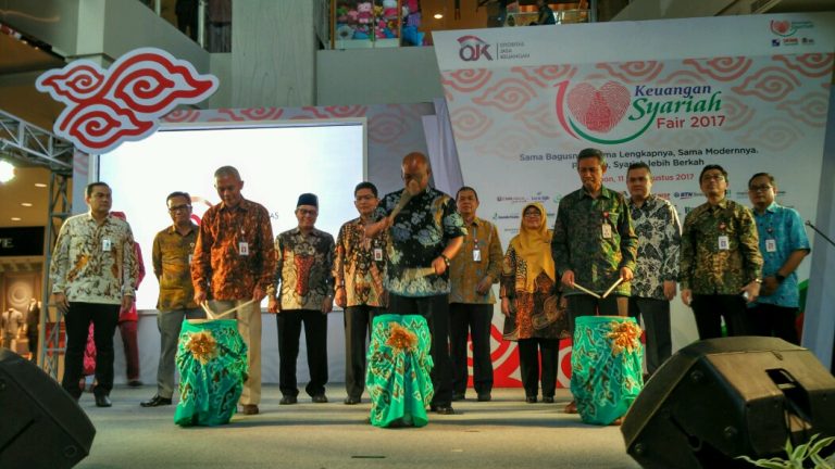 OJK Gelar Kegiatan Keuangan Syariah Fair 2017 di Cirebon