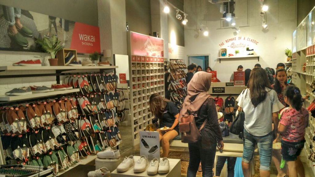  Toko  Sepatu  Wakai Kini Hadir di  Kota Cirebon