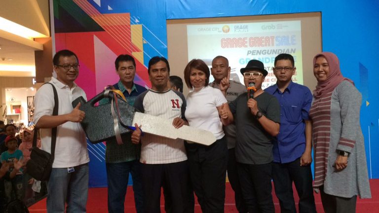 Warga Pekalangan Kota Cirebon Raih Hadiah Mobil di Program Grage Great Sale