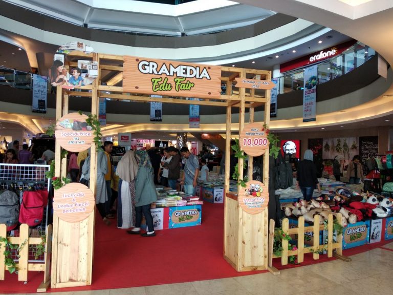 Ayo ke Edu Fair Gramedia di Atrium Grage Mall !