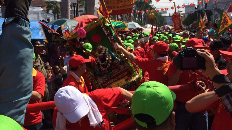 Kirab Budaya Cap Go Meh di Kota Cirebon Berlangsung Meriah