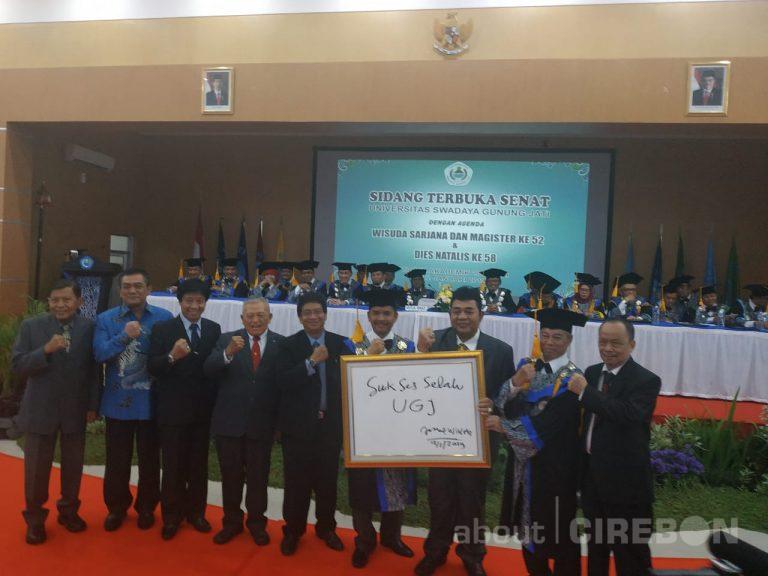 Ratusan Mahasiswa Unswagati Cirebon Diwisuda