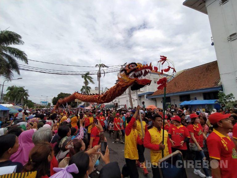 Ribuan Masyarakat Cirebon Tumpah Ruah Saksikan Cap Go Meh