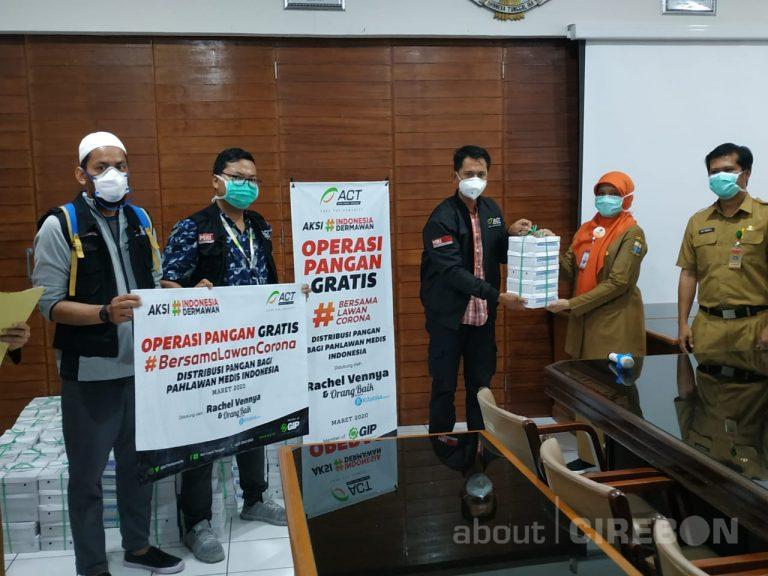 ACT Cirebon Bagikan Ratusan Makanan Untuk Tenaga Medis di RSD Gunung Jati