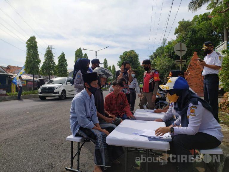 AKB di Kabupaten Cirebon, Petugas Gabungan Berikan Himbauan dan Razia Masker
