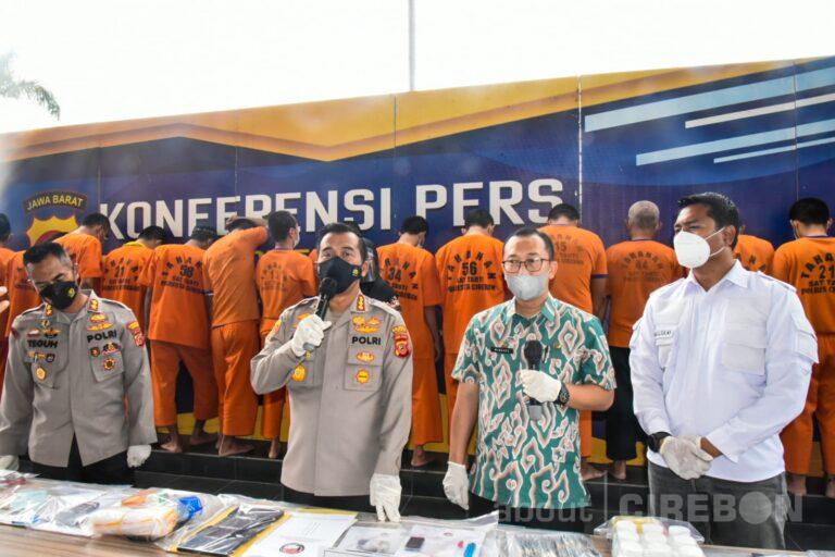 Satnarkoba Polresta Cirebon Ungkap 13 Kasus dan Amankan 17 Tersangka