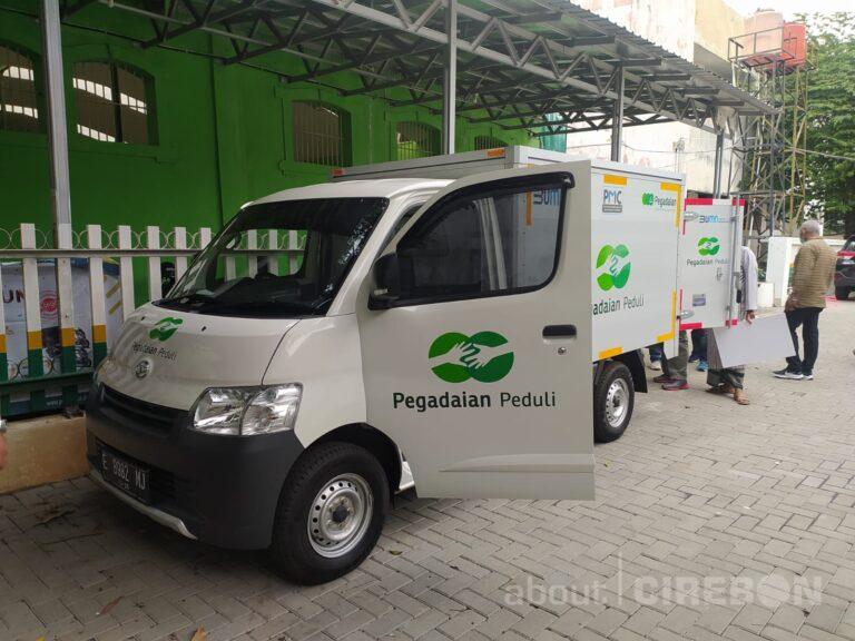 PT Pegadaian Area Cirebon Serahkan Bantuan Mobil Box untuk Yayasan Pemberdayaan Masyarakat Cirebon